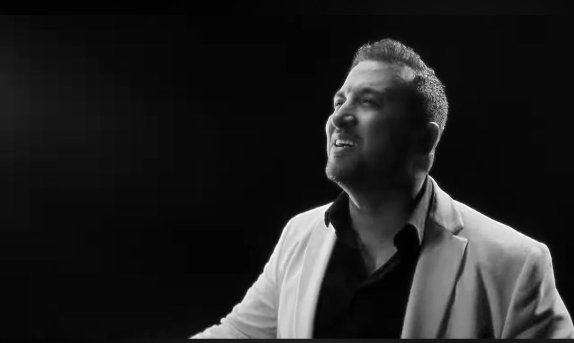 رياض العمر يطرح “عرس القمر” ويخطف أنظار جمهوره تزامنا مع عيد الأضحى